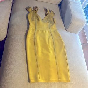 Hlbcbg Women’s size Large bandeau dress. Mustard green.